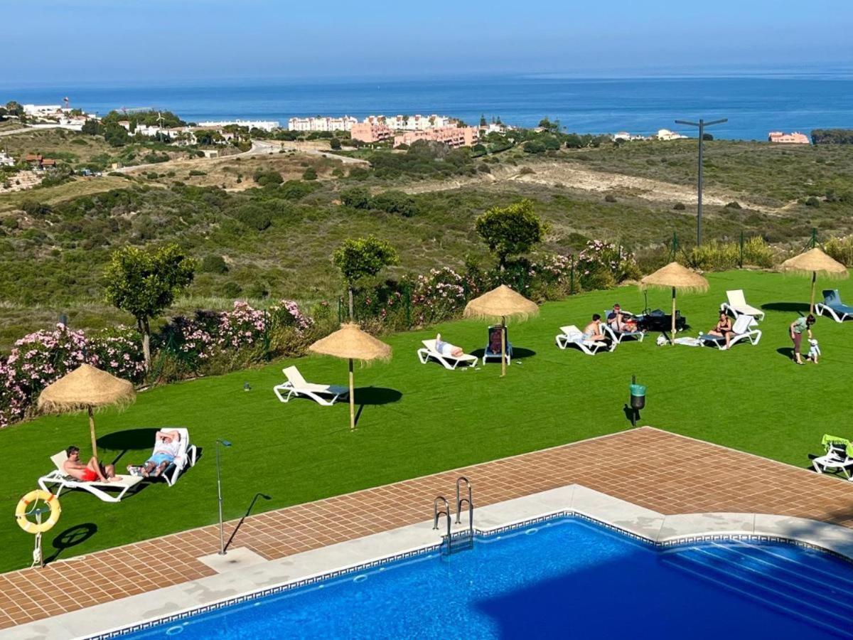 Small Oasis Nelson Mandela Apartment With Sea View, Two Bedrooms, Parking, Terrace And Pool Manilva Εξωτερικό φωτογραφία